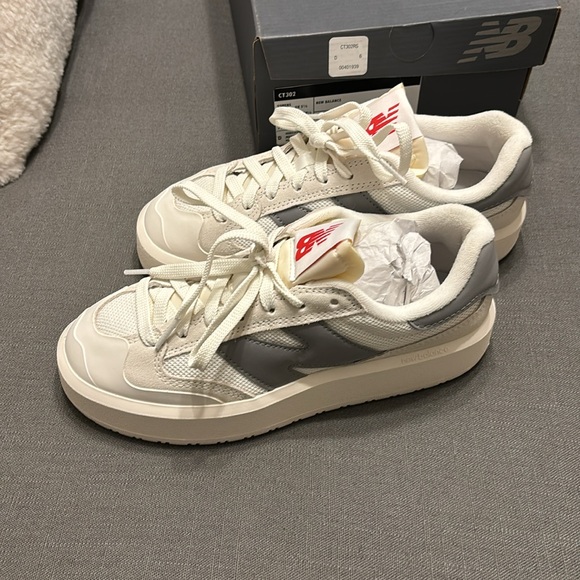 New Balance Sneakers size 7.5 Women’s NIB - Picture 3 of 6